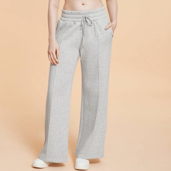 Blogilates Pants - NWT! Blogilates Women's Travel Trouser High-Rise Wide Leg Sweatpants Grey